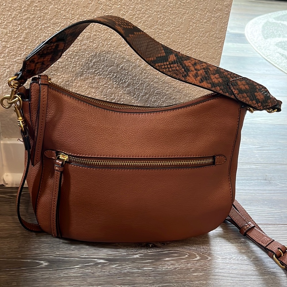 Crossbody Banana Republic purse. Brown leather. Great condition 🤎